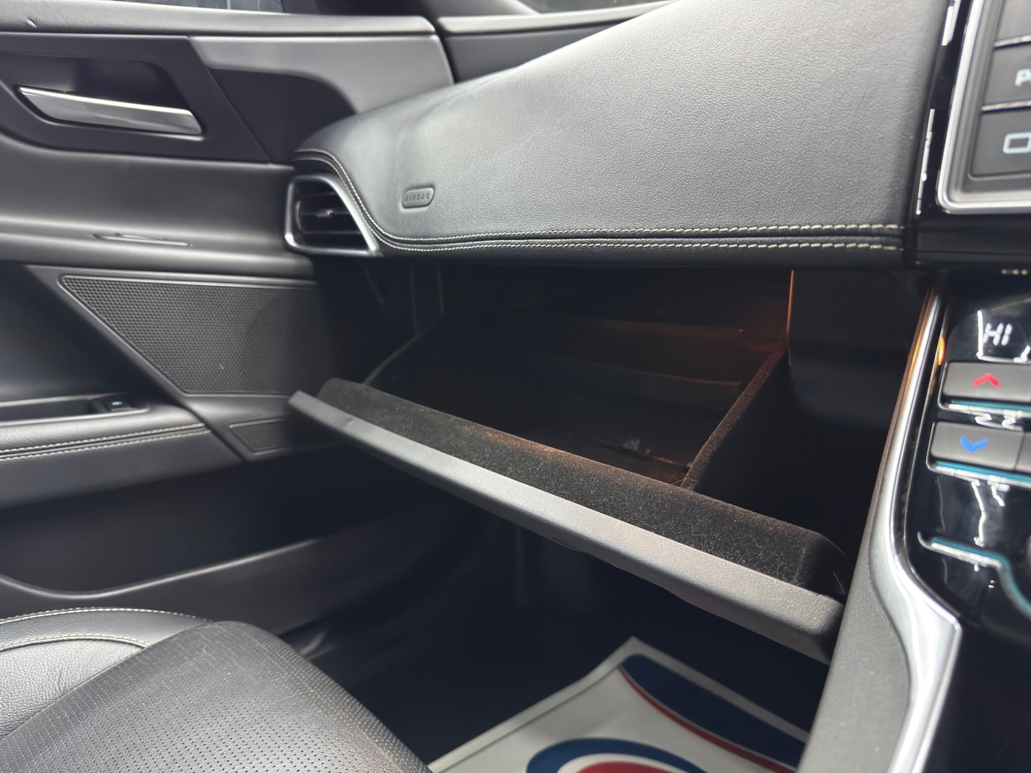 Used Jaguar XE 2017 for sale - 77358380: Photo 38