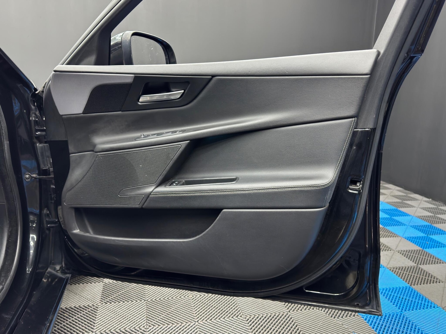 Used Jaguar XE 2017 for sale - 77358380: Photo 40