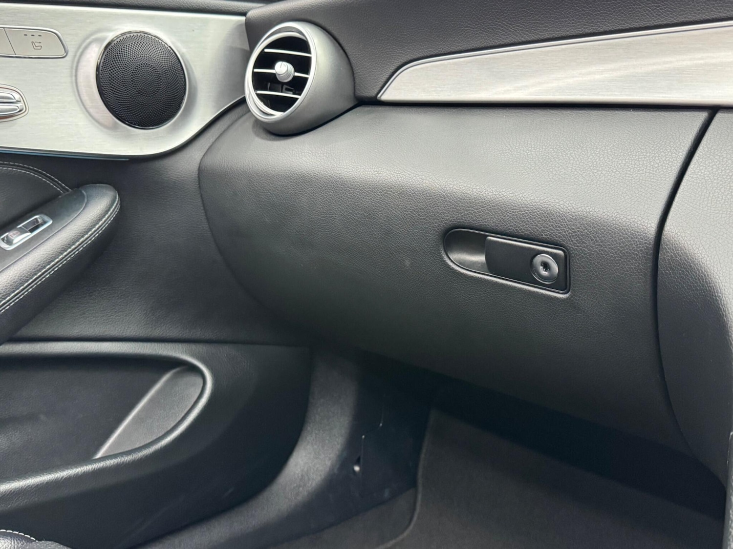 Used Mercedes-Benz C Class 2017 for sale - 76538728: Photo 33