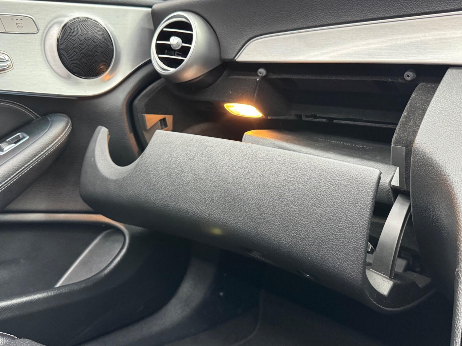 Used Mercedes-Benz C Class 2017 for sale - 76538728: Photo 34