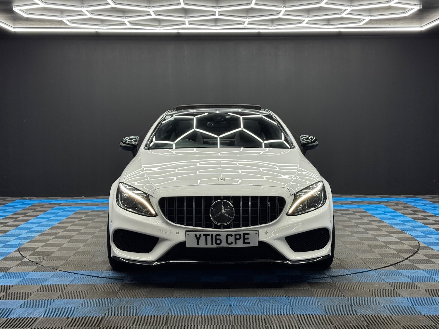 Used Mercedes-Benz C Class 2016 for sale - 77769184: Photo 2