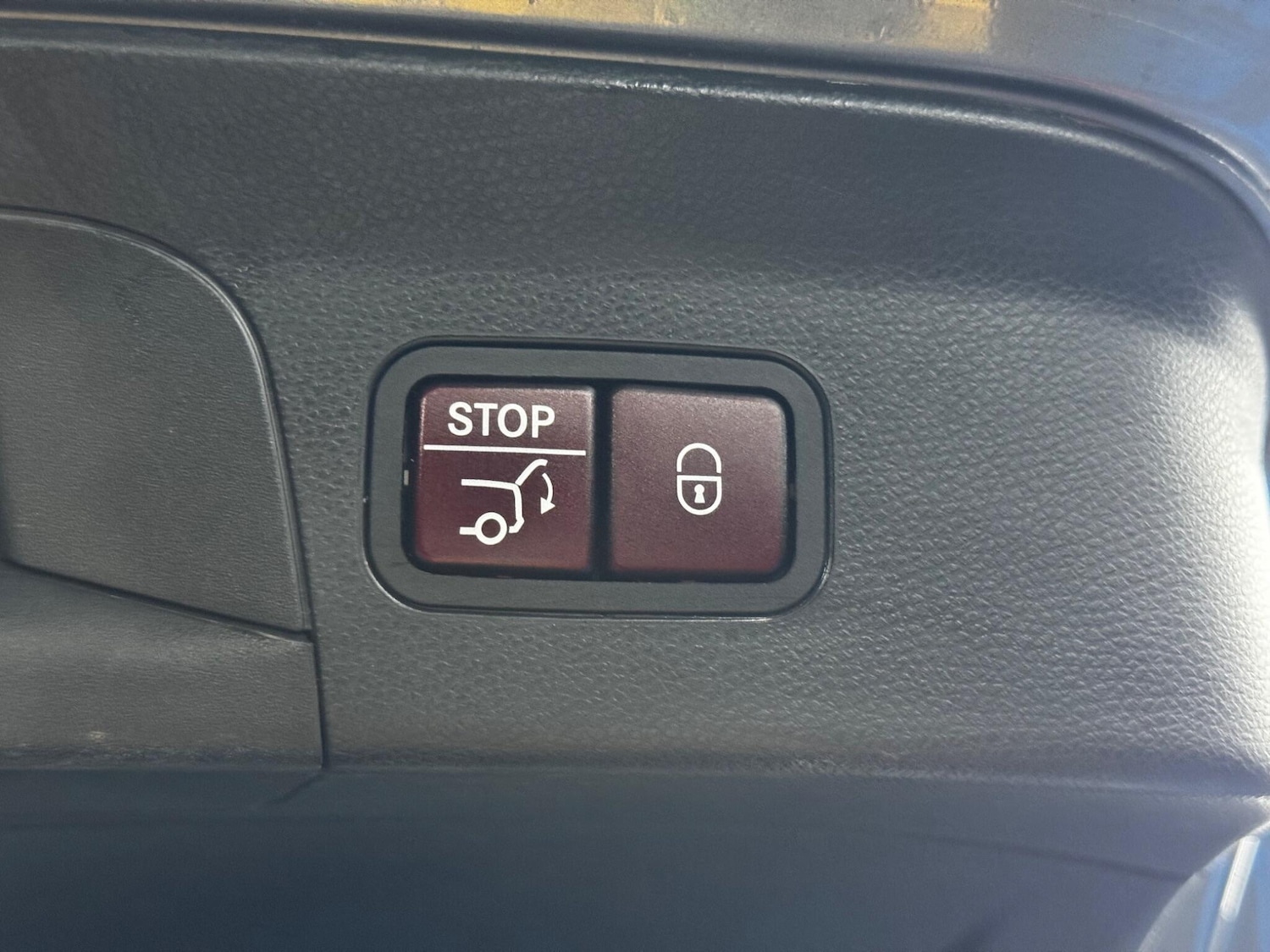 Used Mercedes-Benz GLC 2018 for sale - 76377423: Photo 40