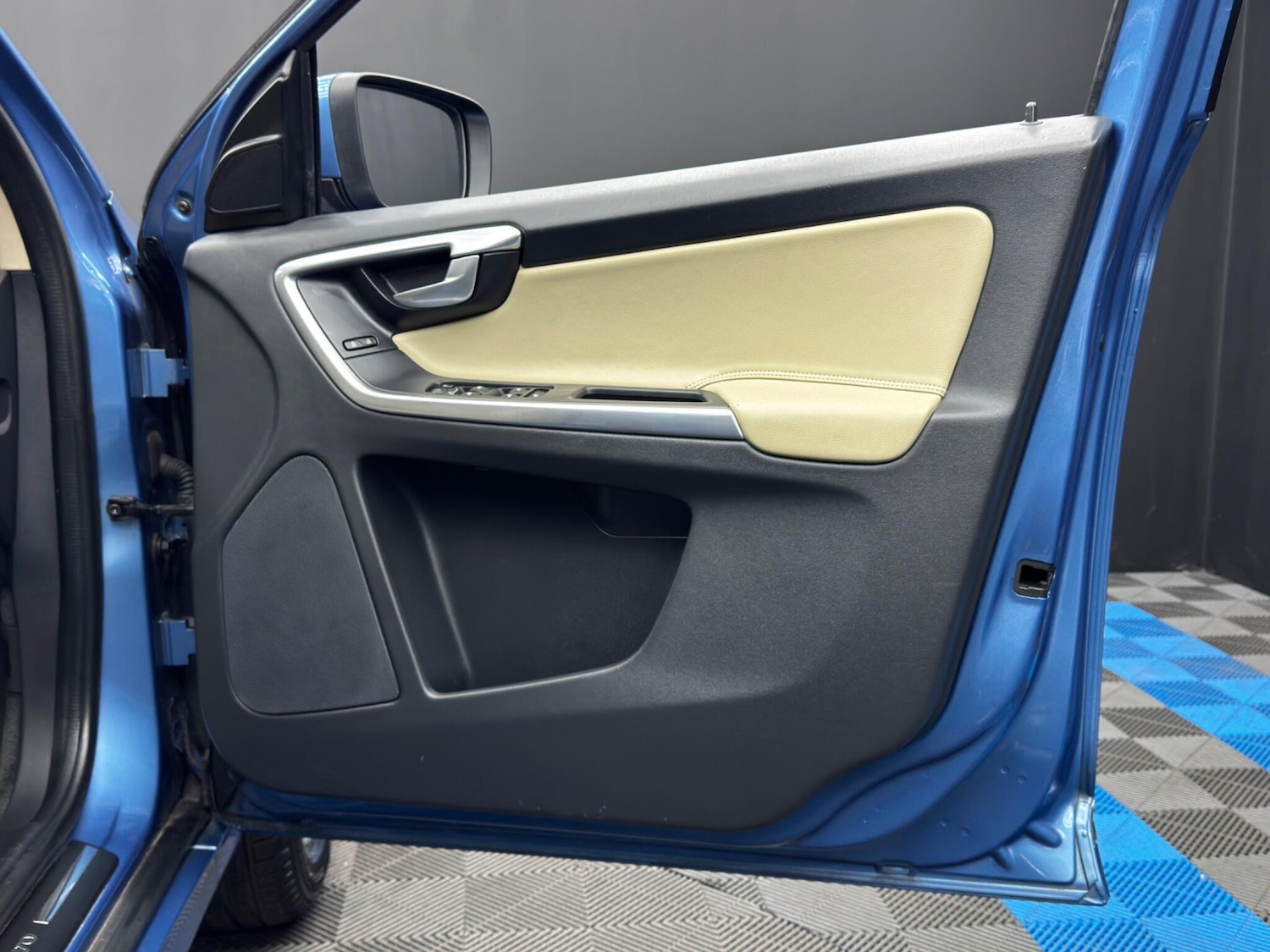 Used Volvo XC60 2017 for sale - 78184352: Photo 39