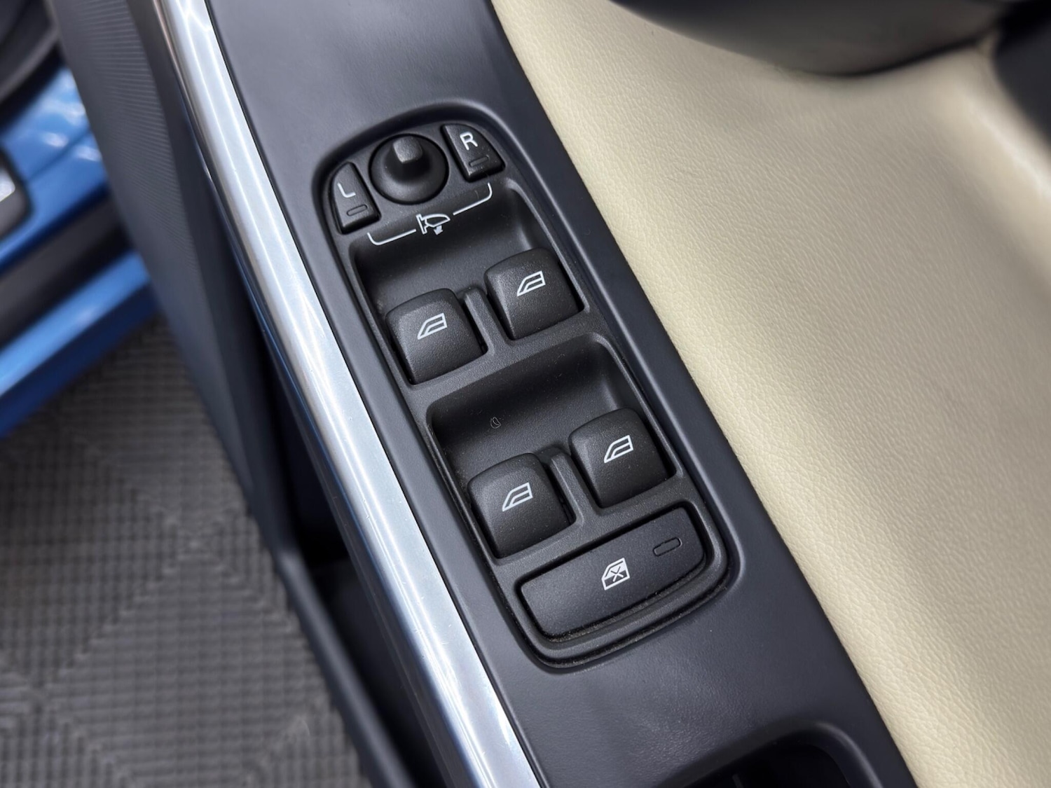 Used Volvo XC60 2017 for sale - 78184352: Photo 40