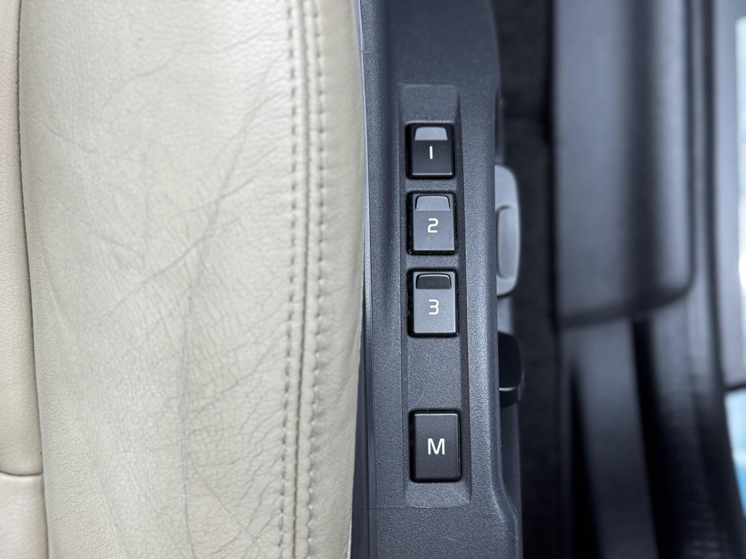 Used Volvo XC60 2017 for sale - 78184352: Photo 42