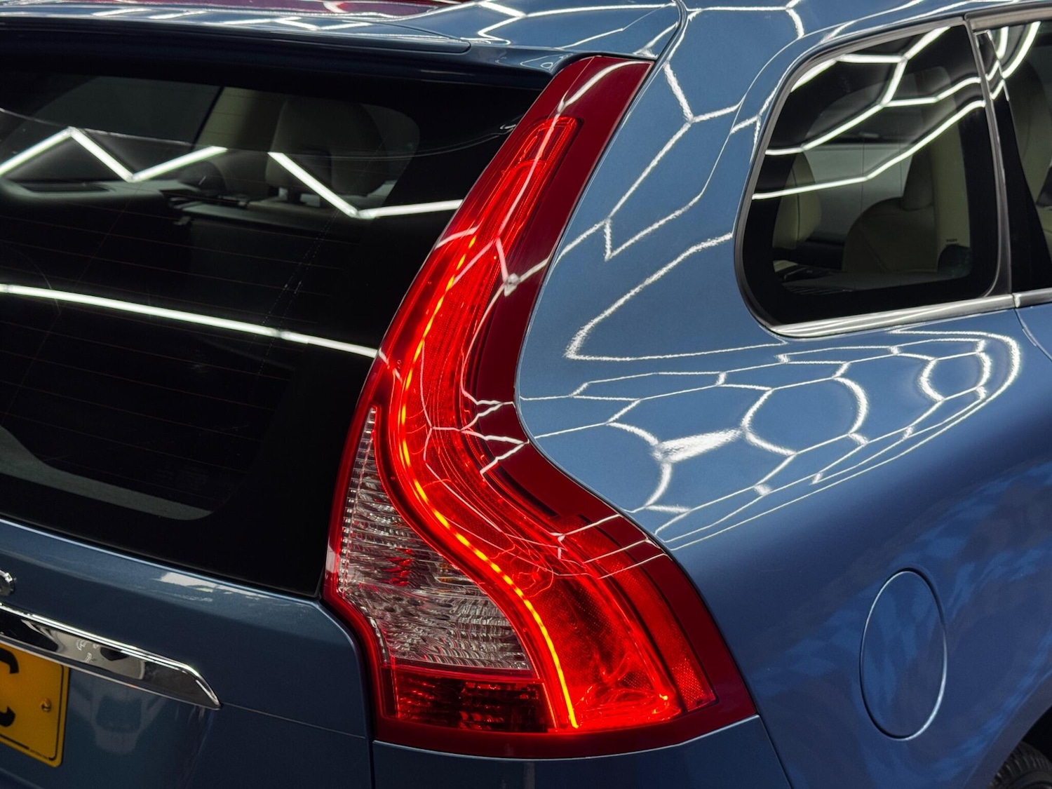 Used Volvo XC60 2017 for sale - 78184352: Photo 45