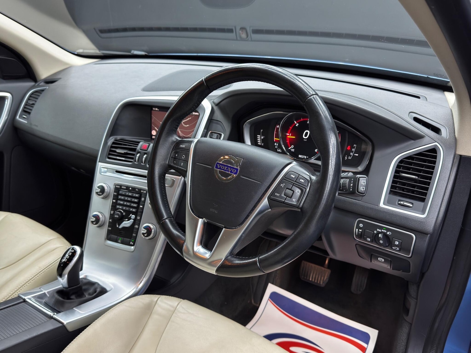 Used Volvo XC60 2017 for sale - 78184352: Photo 9