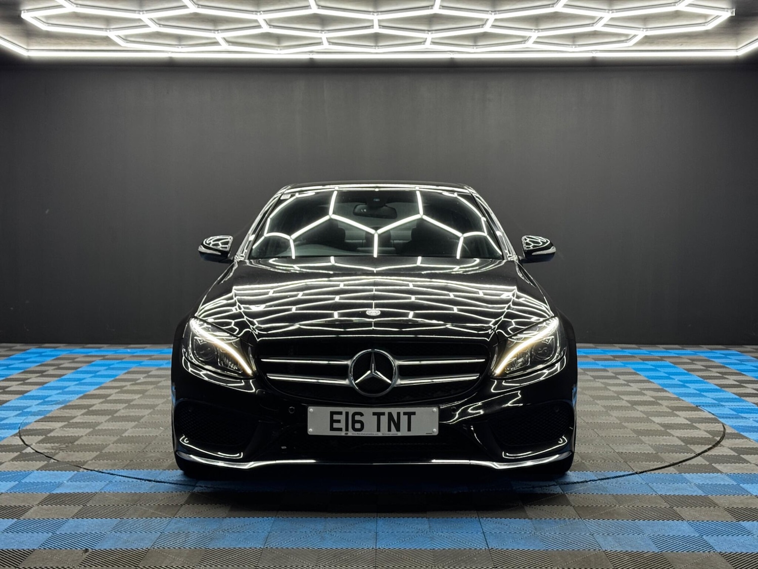 Used Mercedes-Benz C Class 2015 for sale - 76839969: Photo 2