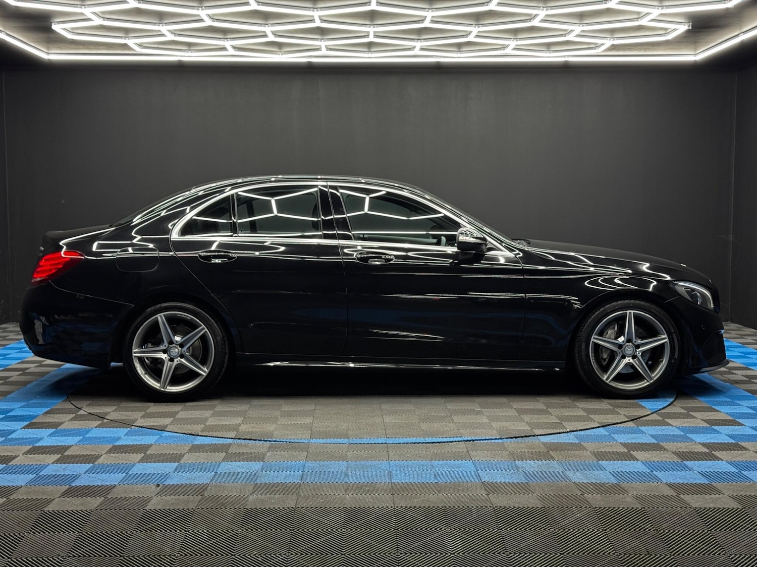 Used Mercedes-Benz C Class 2015 for sale - 76839969: Photo 4