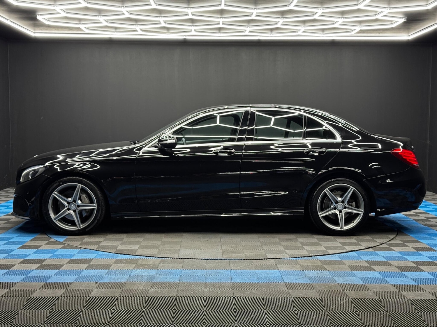 Used Mercedes-Benz C Class 2015 for sale - 76839969: Photo 8