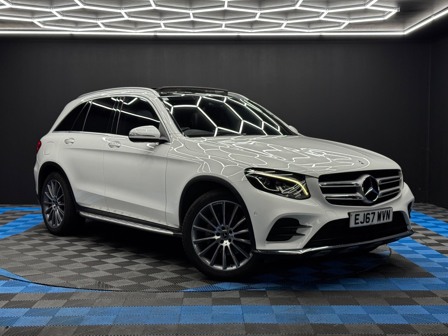 Used Mercedes-Benz GLC 2017 for sale - 76592513: Photo 1