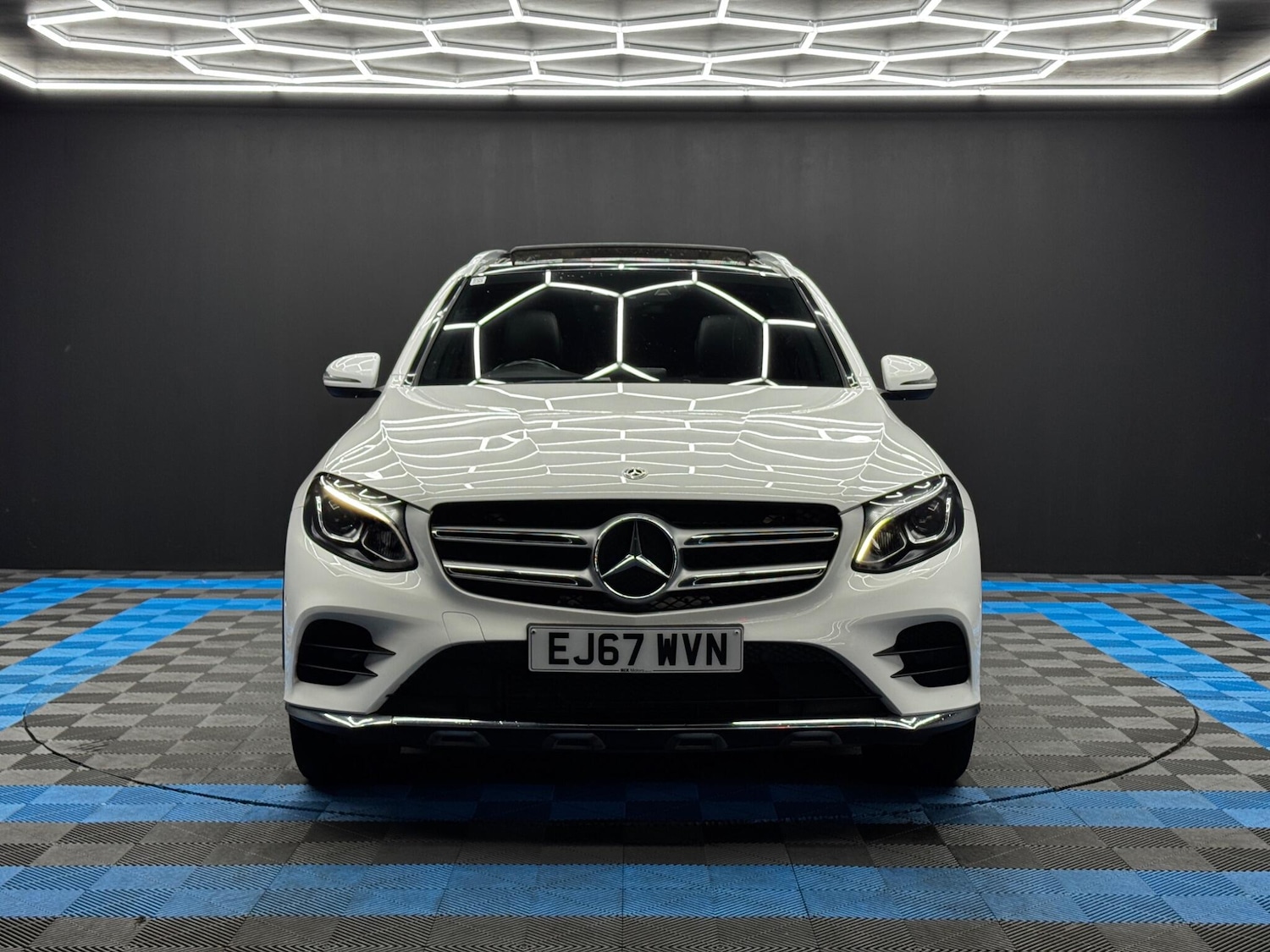 Used Mercedes-Benz GLC 2017 for sale - 76592513: Photo 2