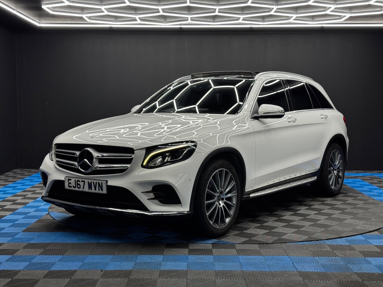 Used Mercedes-Benz GLC 2017 for sale - 76592513: Photo 3