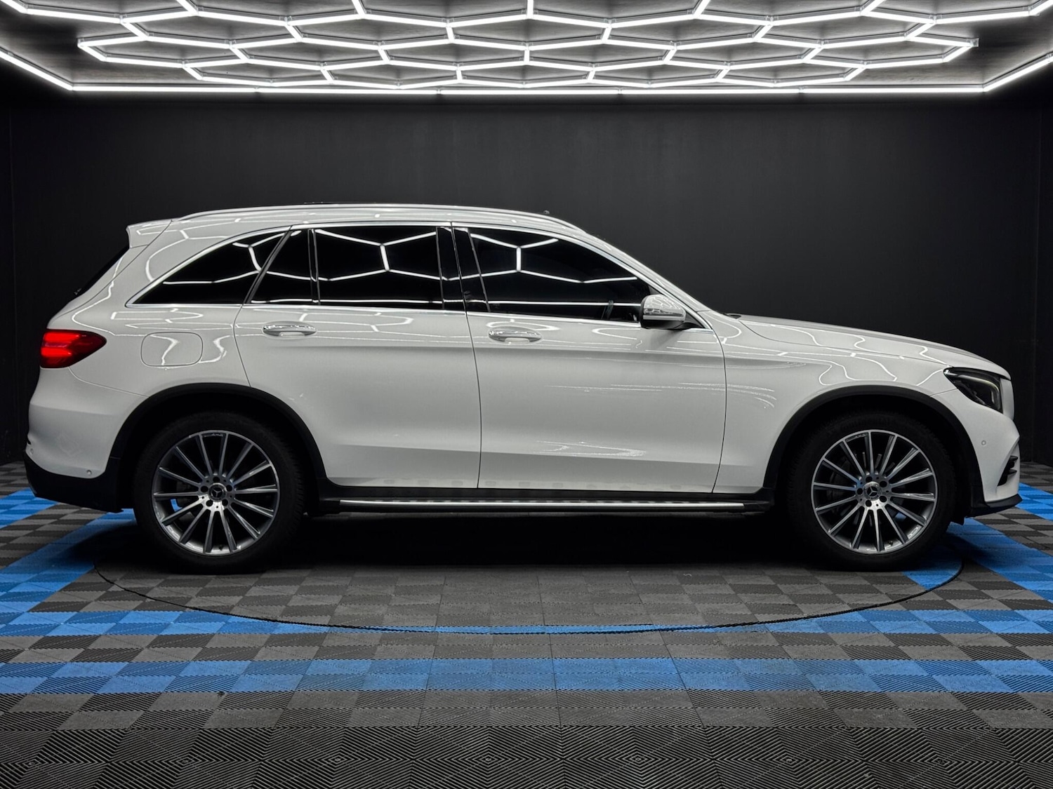 Used Mercedes-Benz GLC 2017 for sale - 76592513: Photo 4