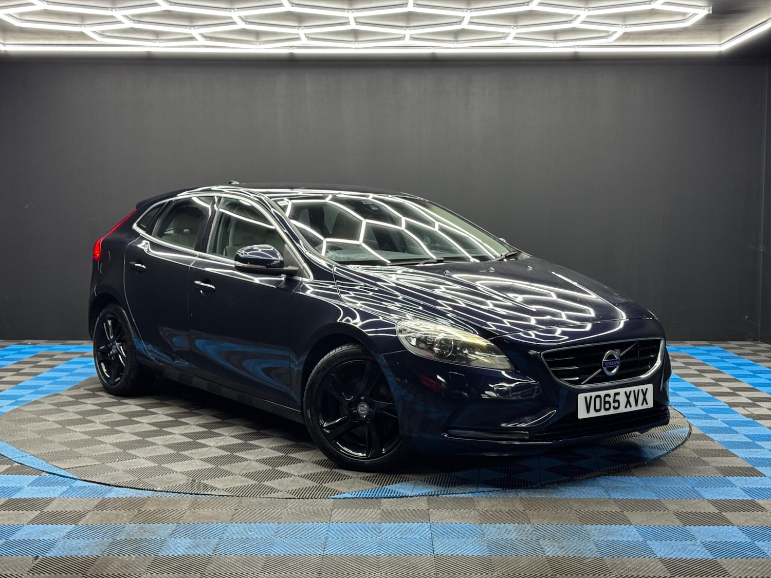 Used Volvo V40 2015 for sale - 77737506: Photo 1