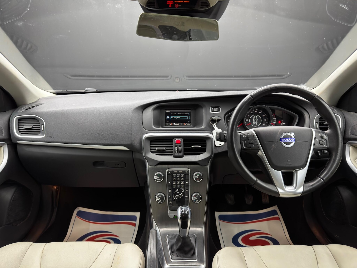 Used Volvo V40 2015 for sale - 77737506: Photo 10