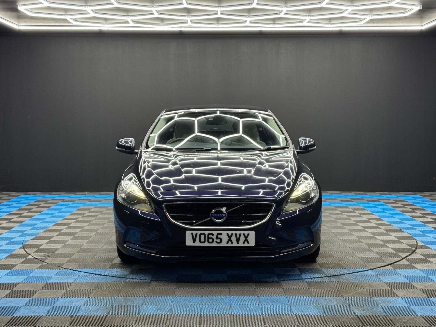 Used Volvo V40 2015 for sale - 77737506: Photo 2