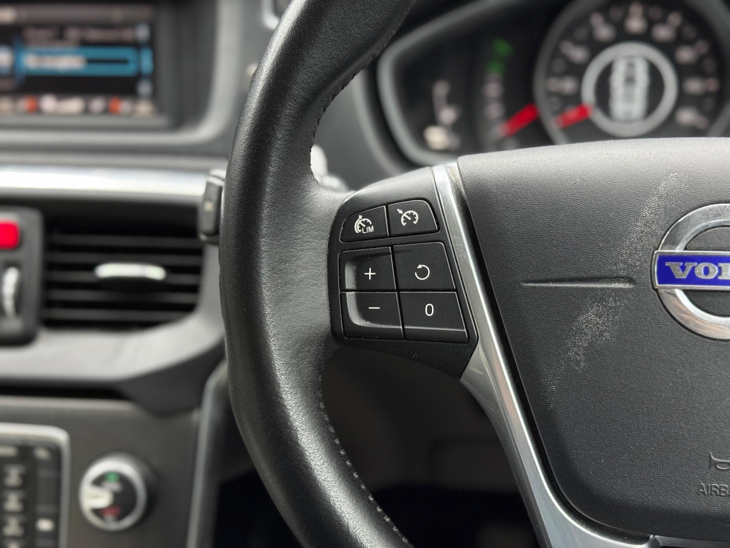 Used Volvo V40 2015 for sale - 77737506: Photo 20