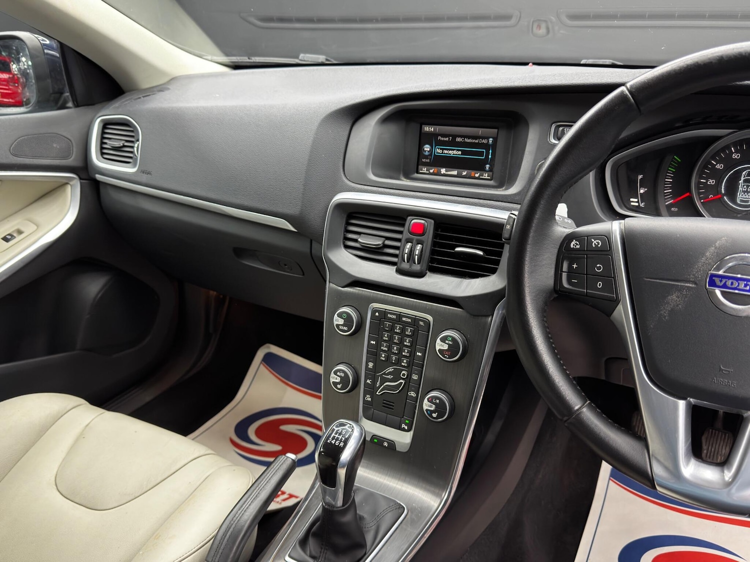 Used Volvo V40 2015 for sale - 77737506: Photo 23