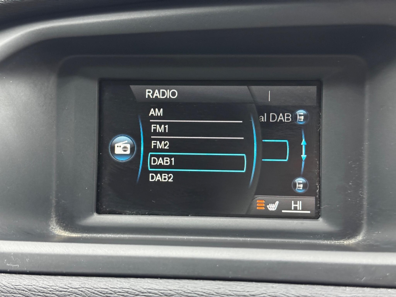 Used Volvo V40 2015 for sale - 77737506: Photo 25