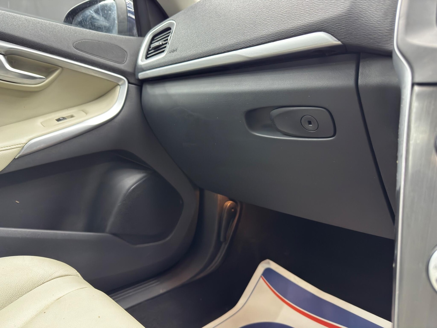 Used Volvo V40 2015 for sale - 77737506: Photo 28