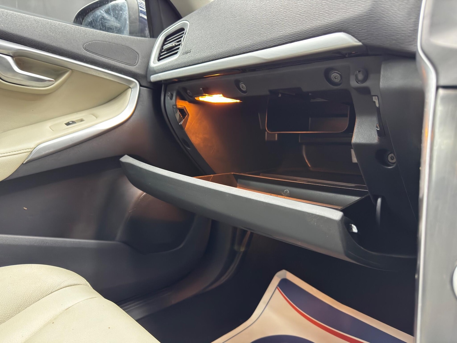 Used Volvo V40 2015 for sale - 77737506: Photo 29