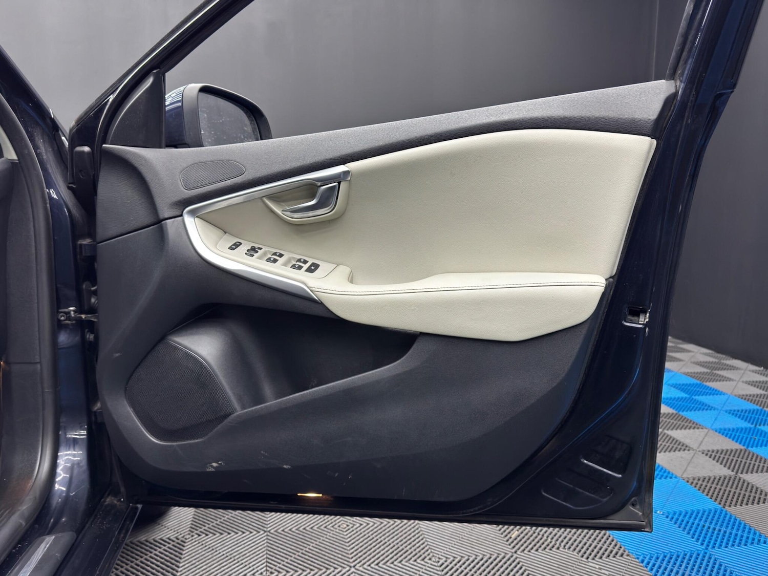 Used Volvo V40 2015 for sale - 77737506: Photo 31