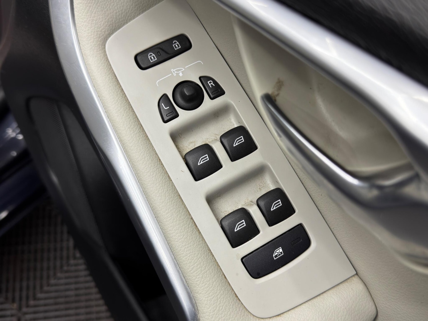 Used Volvo V40 2015 for sale - 77737506: Photo 32