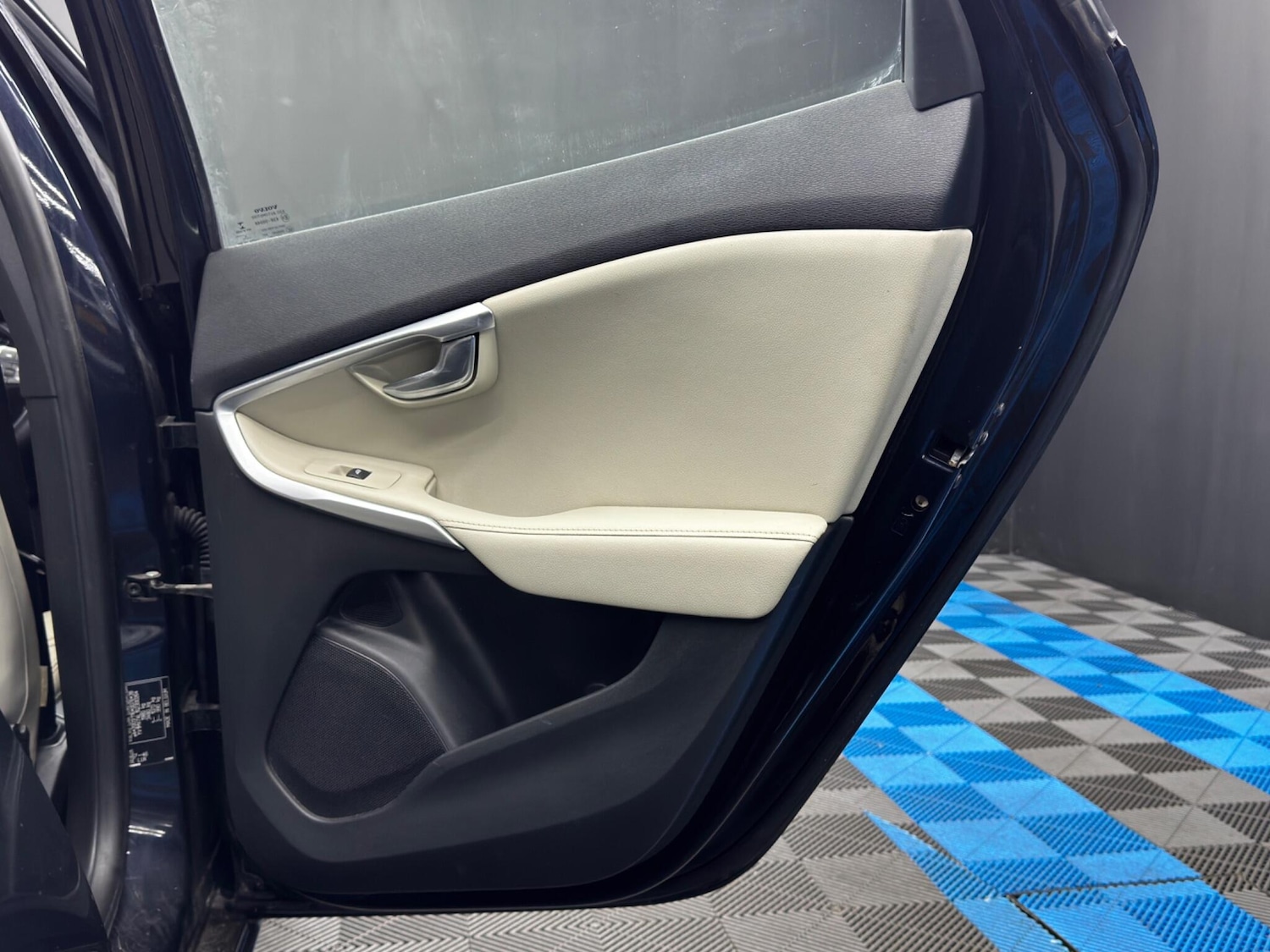 Used Volvo V40 2015 for sale - 77737506: Photo 33