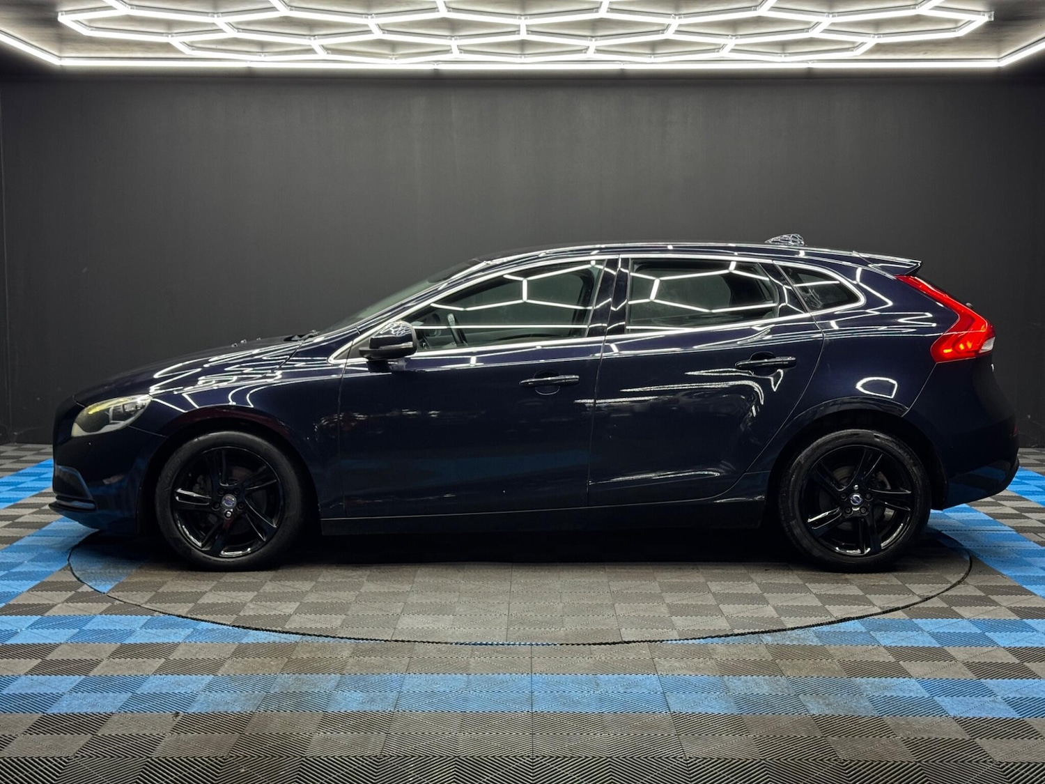 Used Volvo V40 2015 for sale - 77737506: Photo 8