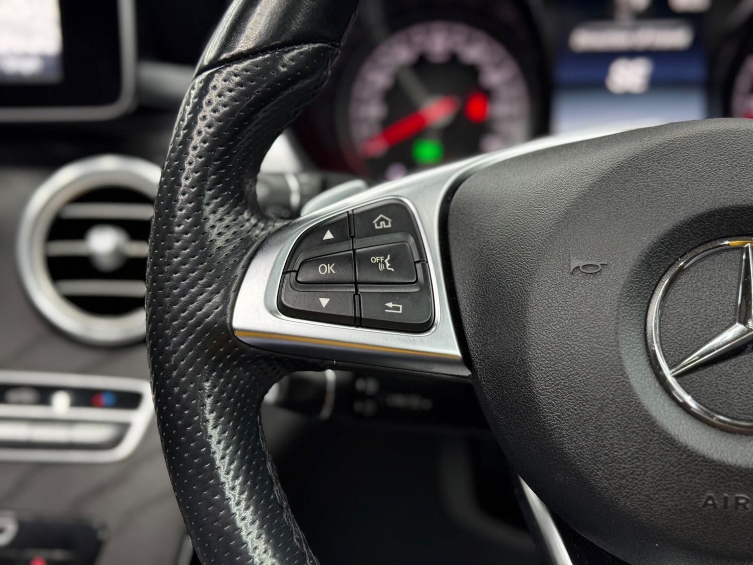 Used Mercedes-Benz GLC 2018 for sale - 76989542: Photo 21