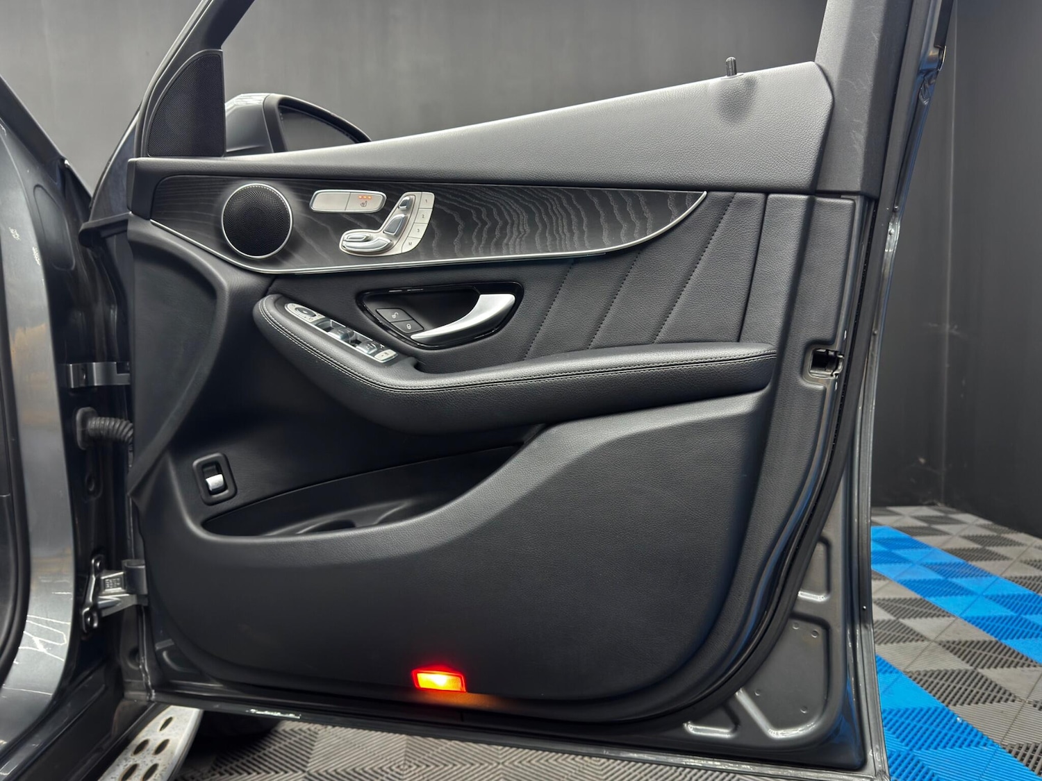 Used Mercedes-Benz GLC 2018 for sale - 76989542: Photo 41