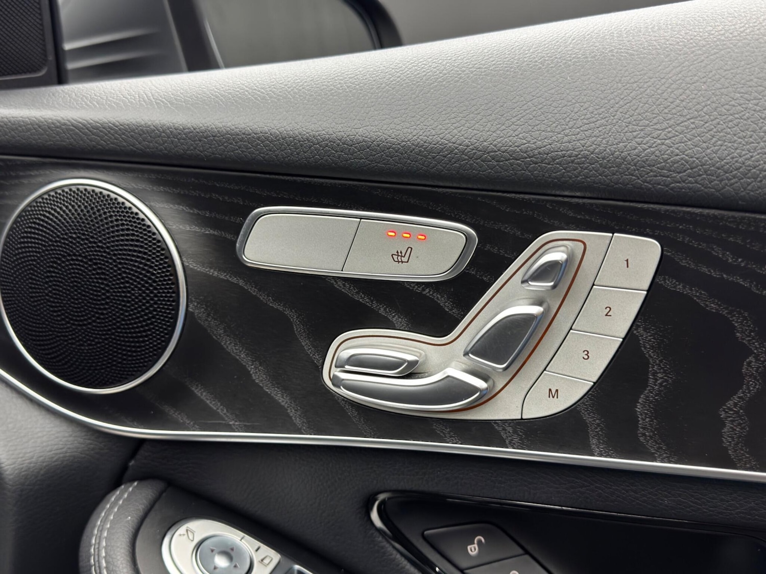 Used Mercedes-Benz GLC 2018 for sale - 76989542: Photo 42