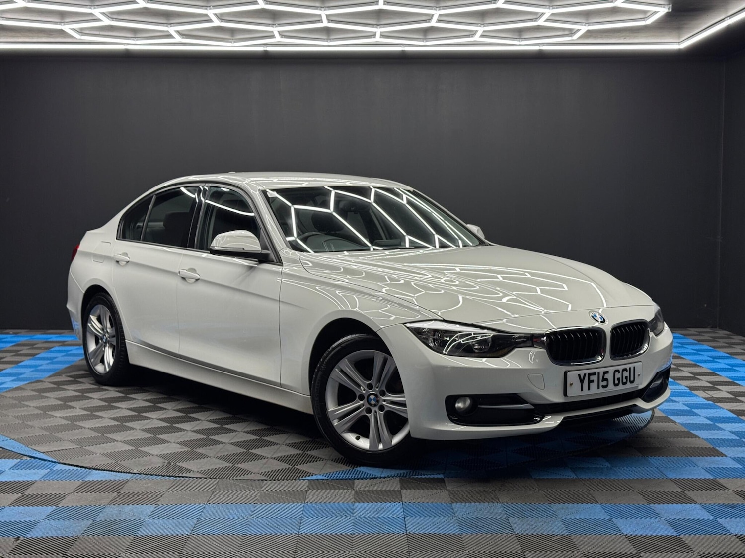 Used BMW 3 Series 2015 for sale - 77410901: Photo 1