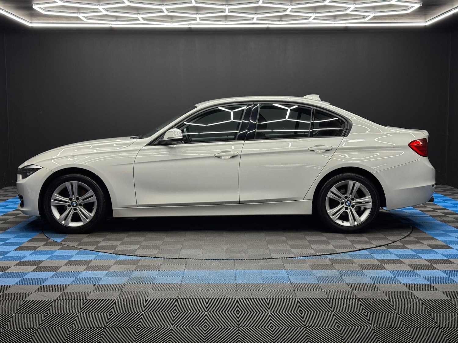 Used BMW 3 Series 2015 for sale - 77410901: Photo 8