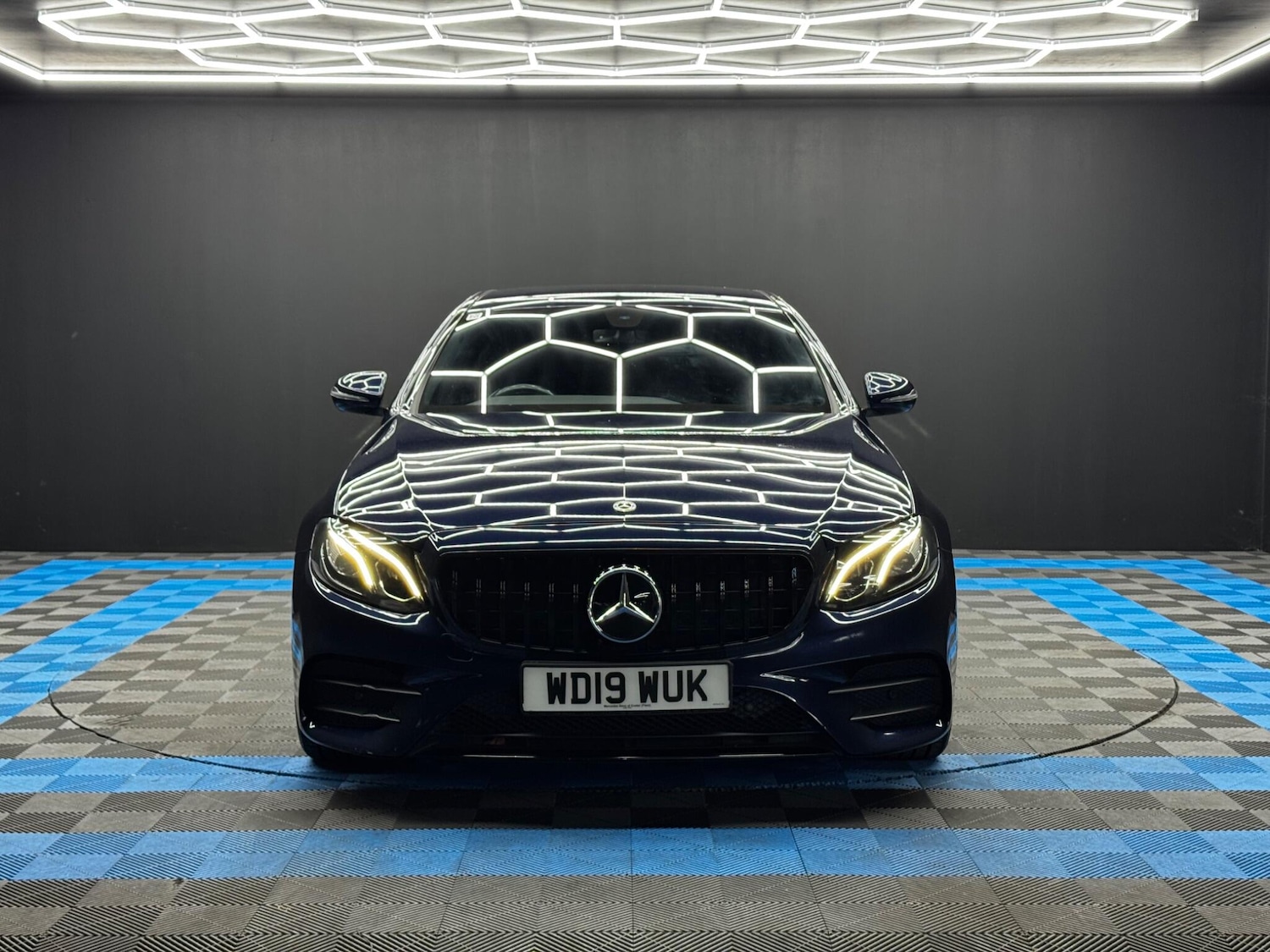 Used Mercedes-Benz E Class 2019 for sale - 76409228: Photo 2