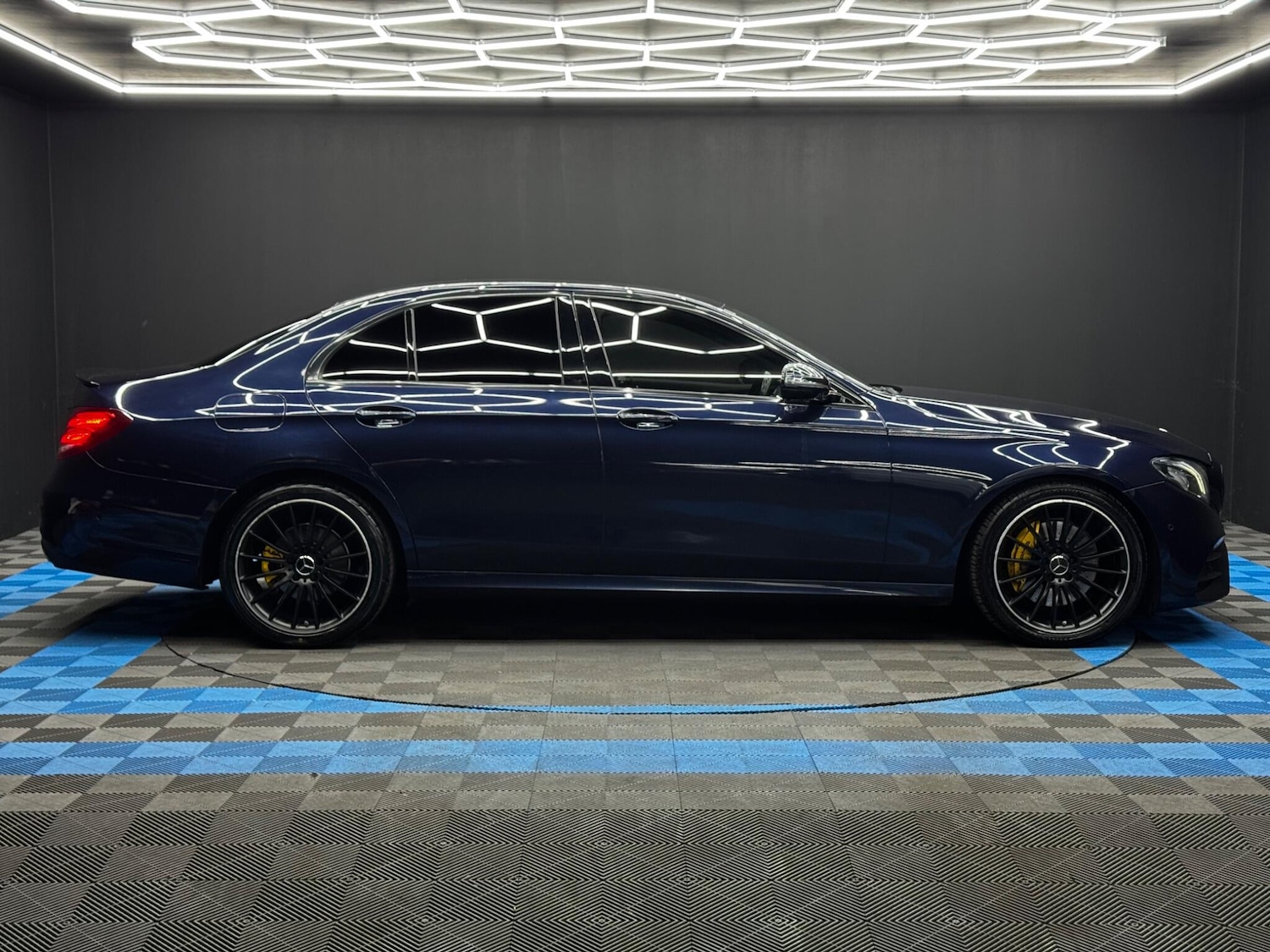 Used Mercedes-Benz E Class 2019 for sale - 76409228: Photo 4