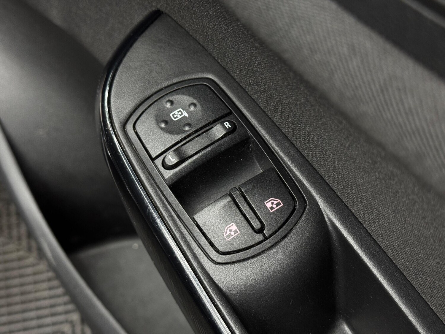 Used Vauxhall Corsa for sale - 77612136: Photo 37