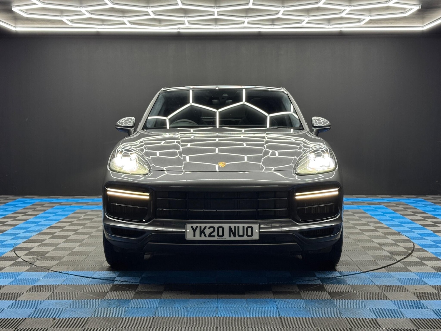 Used Porsche Cayenne 2020 for sale - 77203840: Photo 2