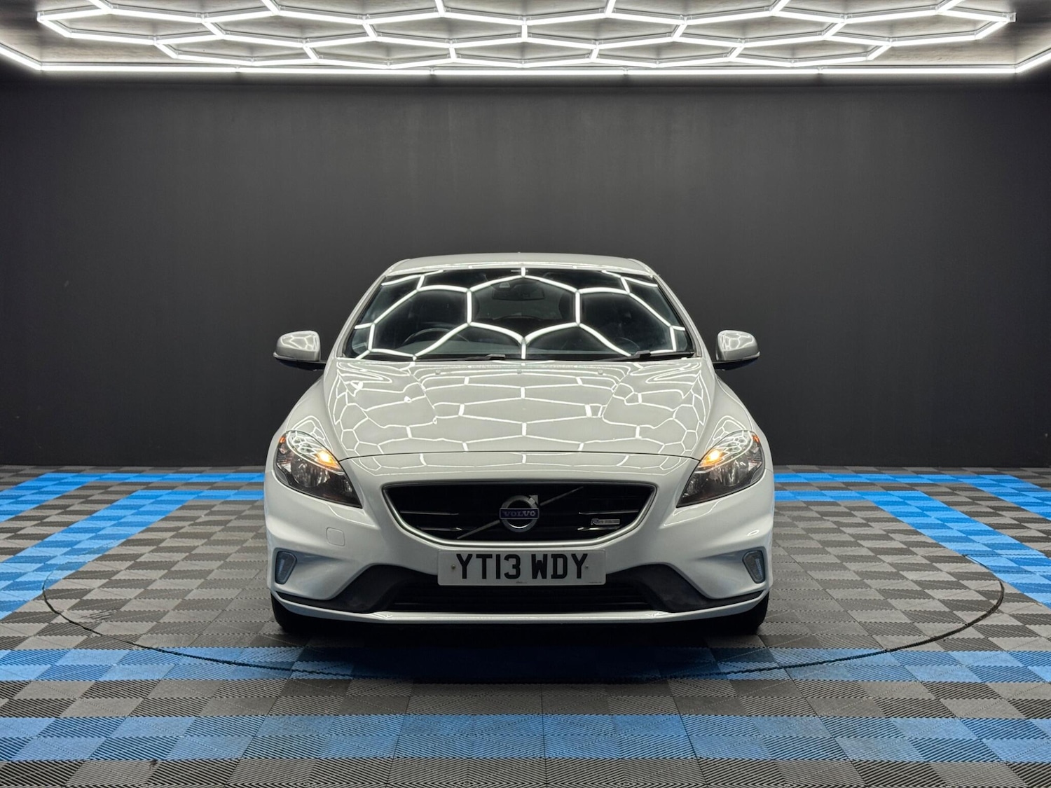 Used Volvo V40 2013 for sale - 77278886: Photo 2