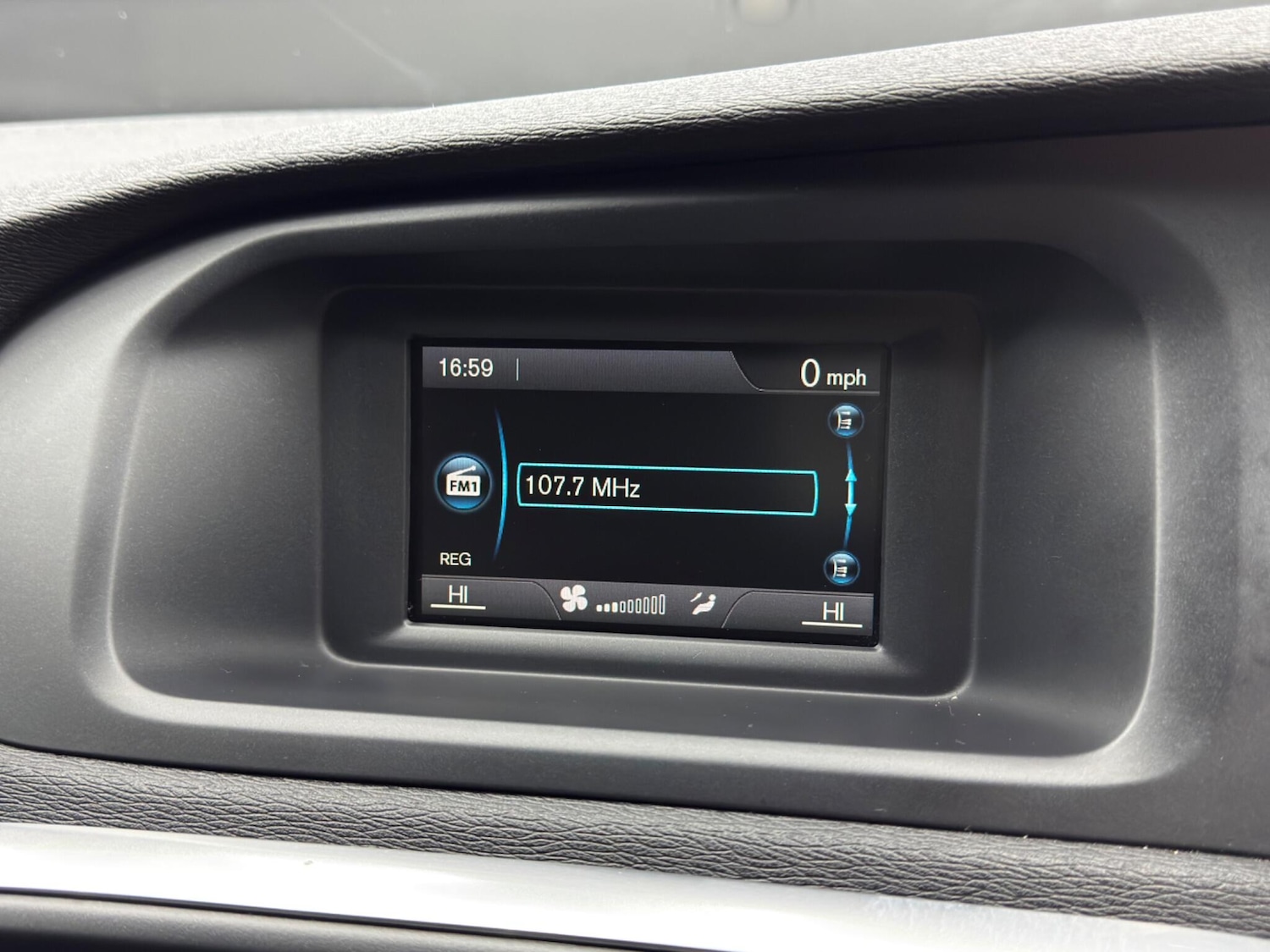 Used Volvo V40 2013 for sale - 77278886: Photo 26