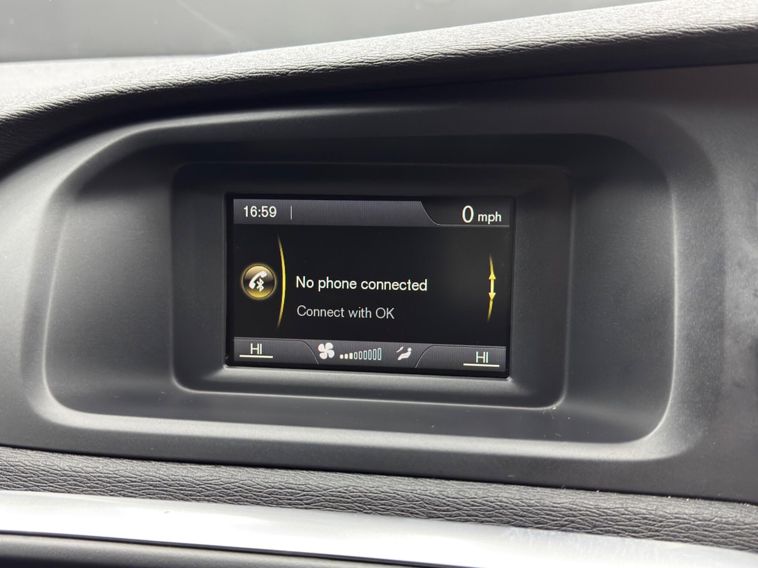 Used Volvo V40 2013 for sale - 77278886: Photo 28