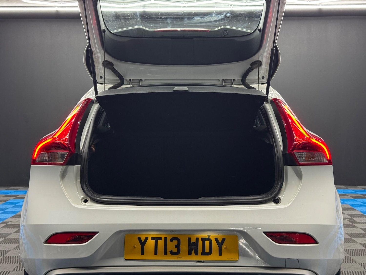 Used Volvo V40 2013 for sale - 77278886: Photo 32