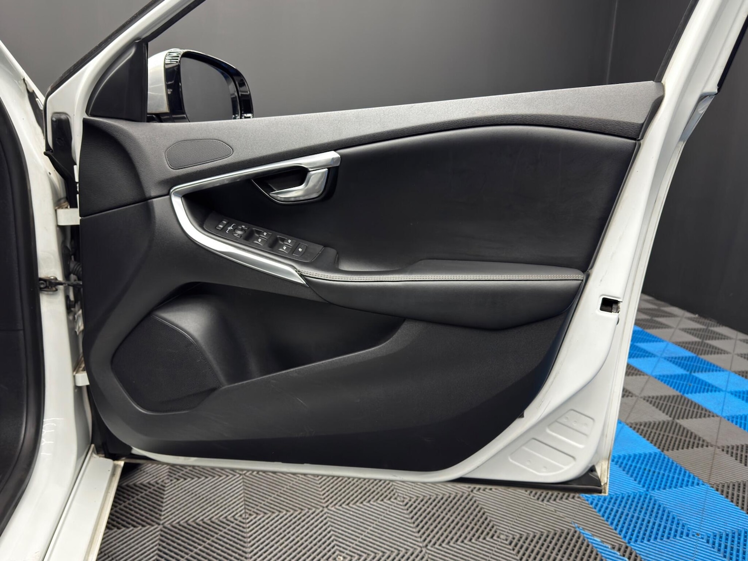 Used Volvo V40 2013 for sale - 77278886: Photo 33