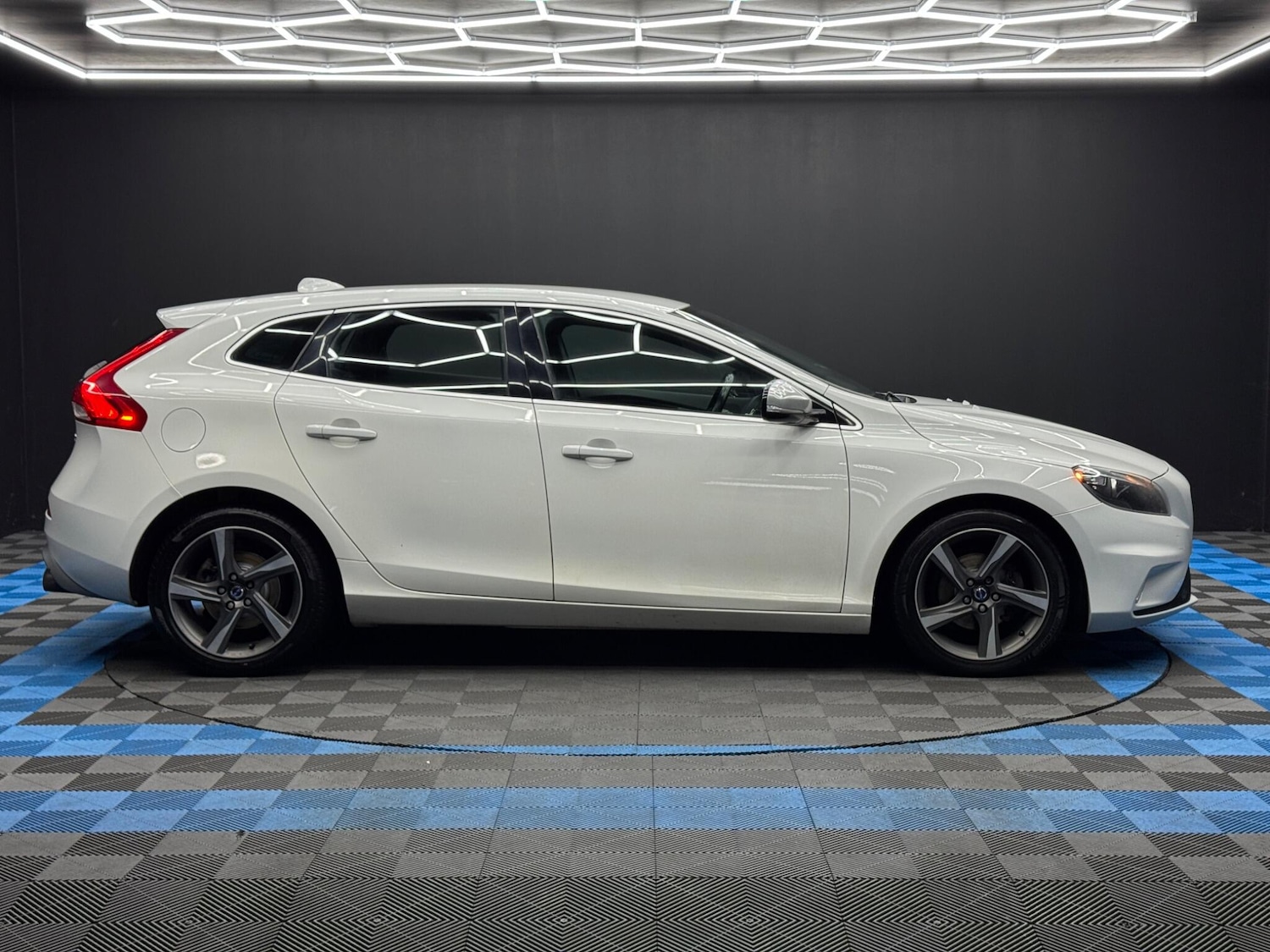 Used Volvo V40 2013 for sale - 77278886: Photo 4
