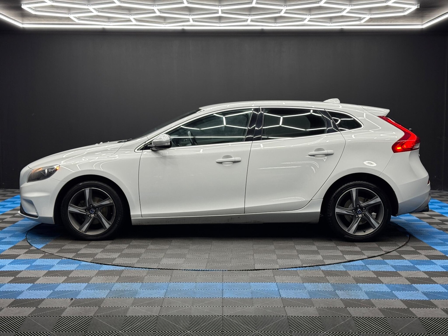 Used Volvo V40 2013 for sale - 77278886: Photo 8