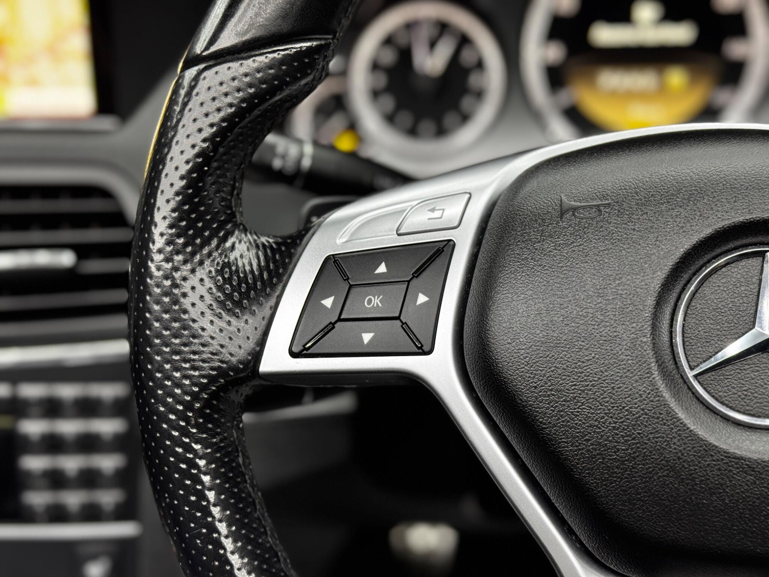 Used Mercedes-Benz E Class 2012 for sale - 77028998: Photo 19