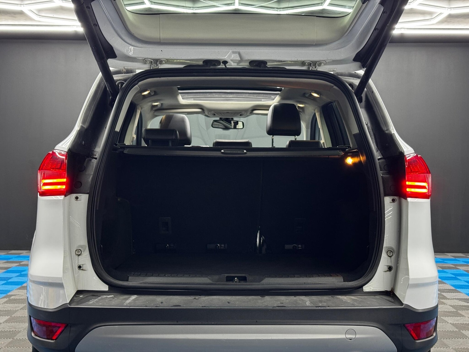 Used Ford Kuga 2015 for sale - 76659053: Photo 31