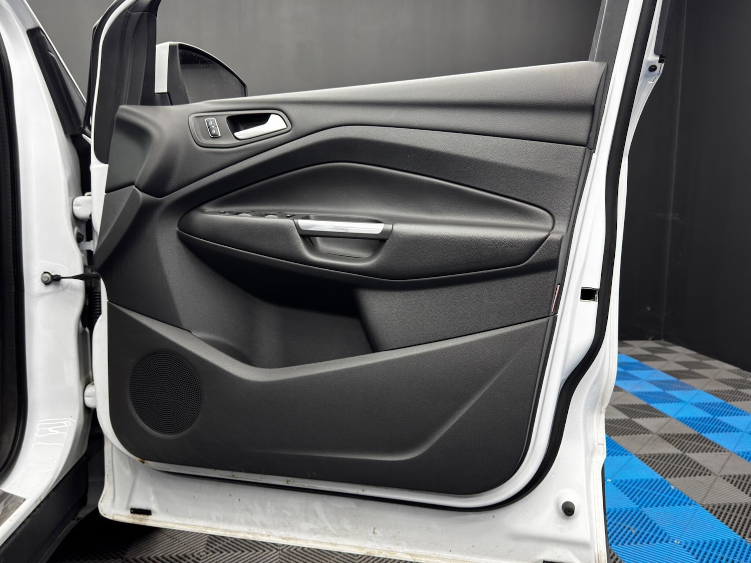 Used Ford Kuga 2015 for sale - 76659053: Photo 35