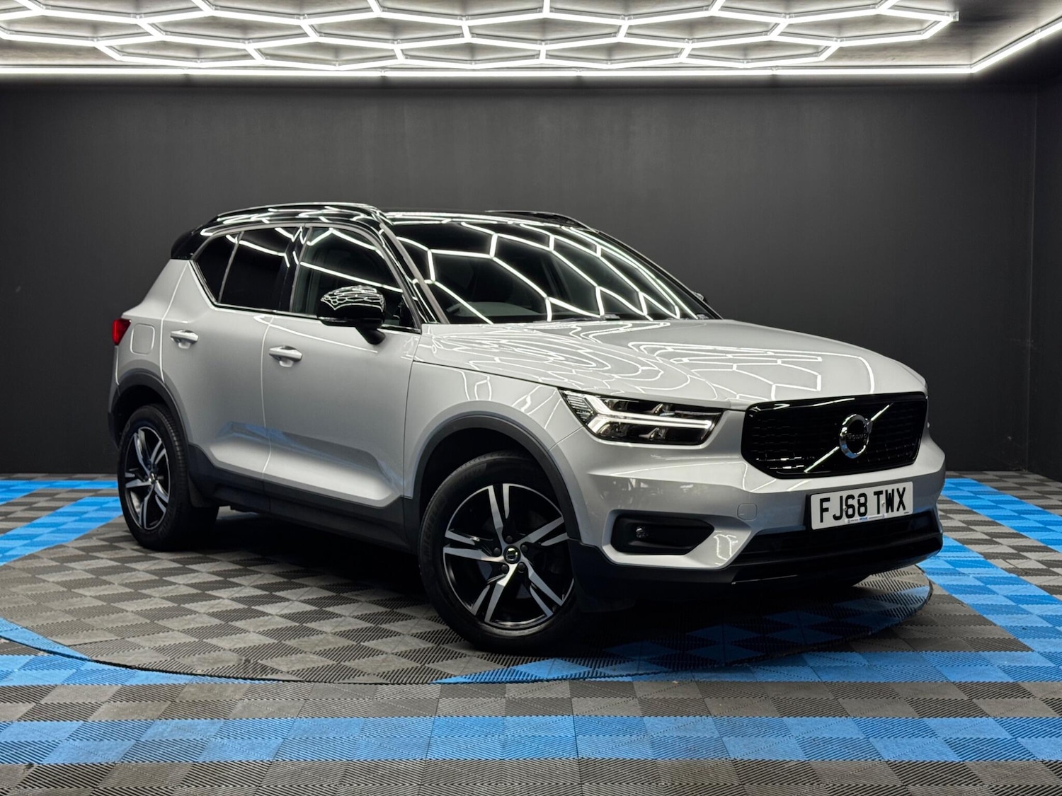 Used Volvo XC40 for sale - 76424095: Photo 1
